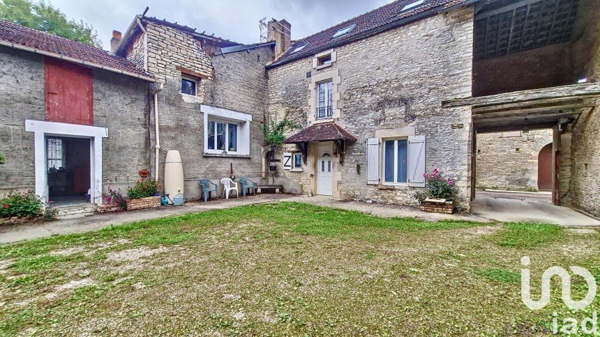 Maison 10 pièces de 225 m² à Vireaux (89160)