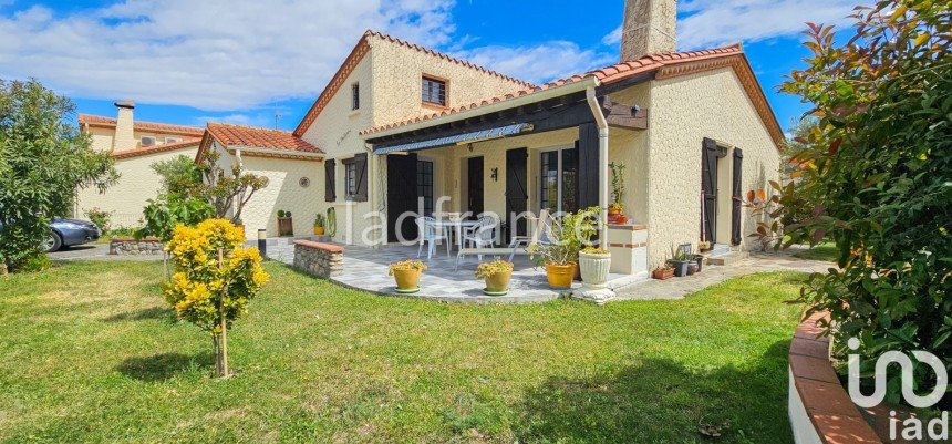 Traditional house 4 rooms of 100 m² in Maureillas-las-Illas (66480)