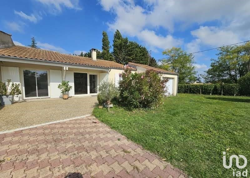 House 4 rooms of 126 m² in Saint-Just-Luzac (17320)