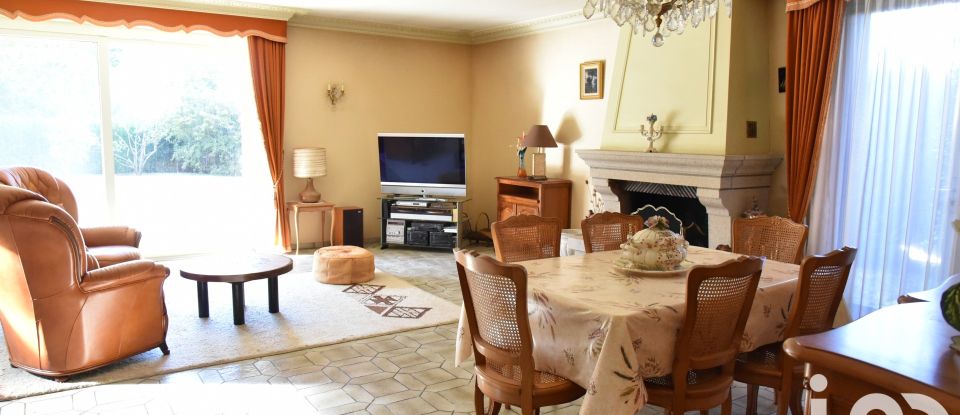 House 9 rooms of 236 m² in Betton (35830)