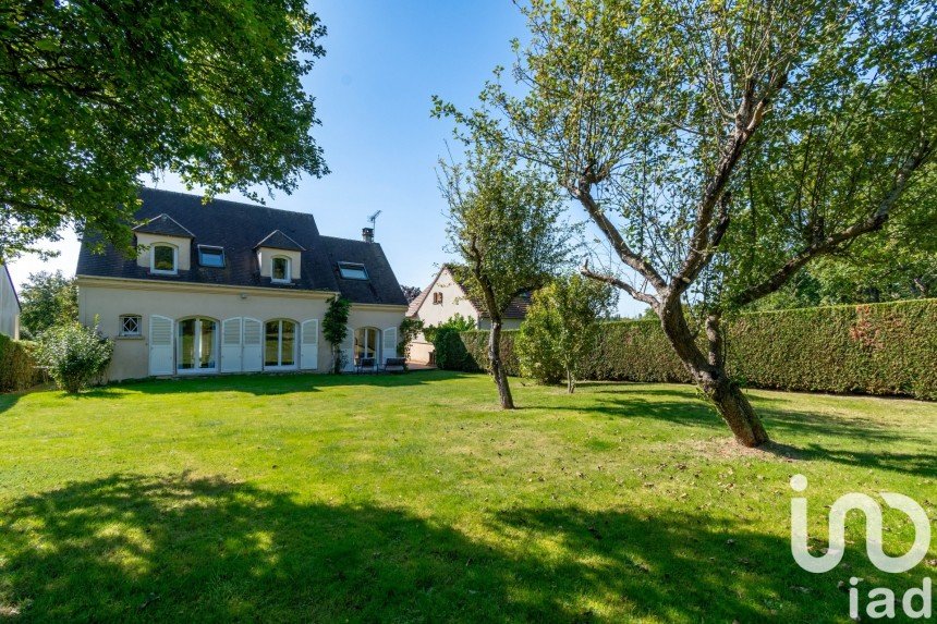 Architect house 6 rooms of 152 m² in Villejust (91140)