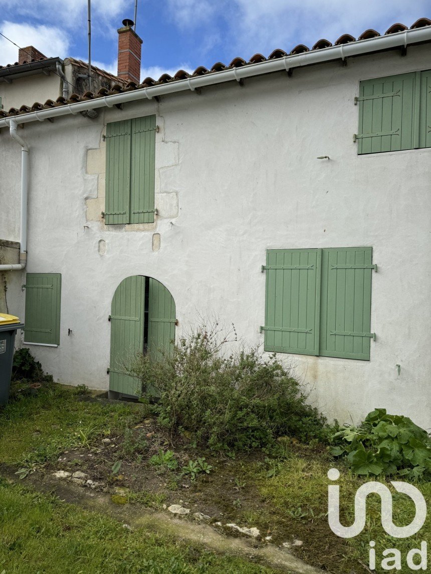 Traditional house 3 rooms of 50 m² in Sainte-Marie-de-Ré (17740)