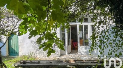 Traditional house 5 rooms of 142 m² in Le Bois-Plage-en-Ré (17580)