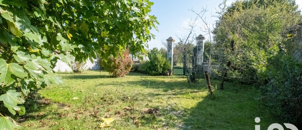 Traditional house 5 rooms of 142 m² in Le Bois-Plage-en-Ré (17580)