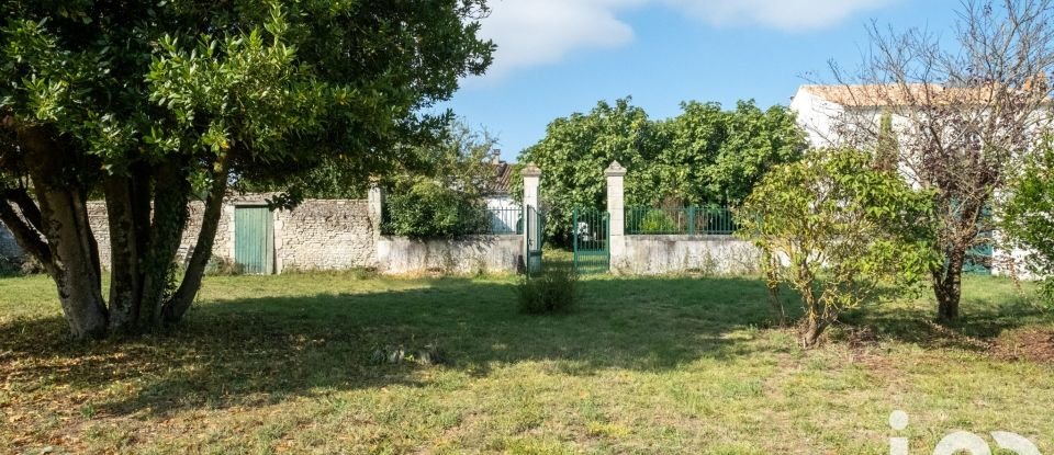 Traditional house 5 rooms of 142 m² in Le Bois-Plage-en-Ré (17580)