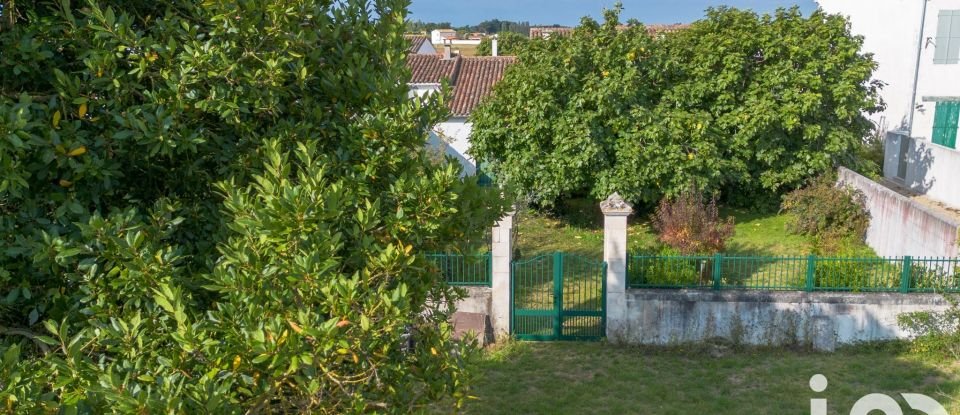 Traditional house 5 rooms of 142 m² in Le Bois-Plage-en-Ré (17580)