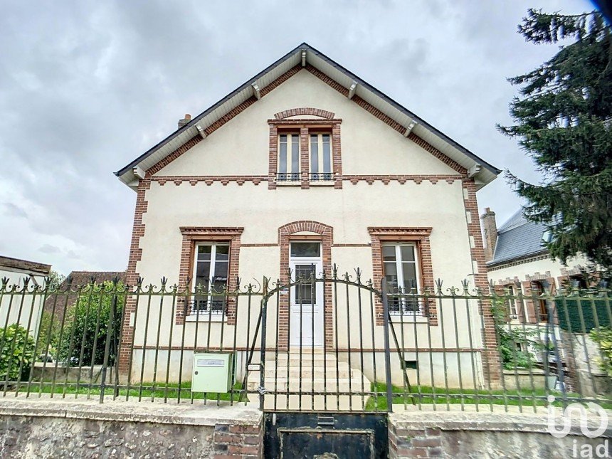 Maison 3 pièces de 94 m² à Château-Renard (45220)