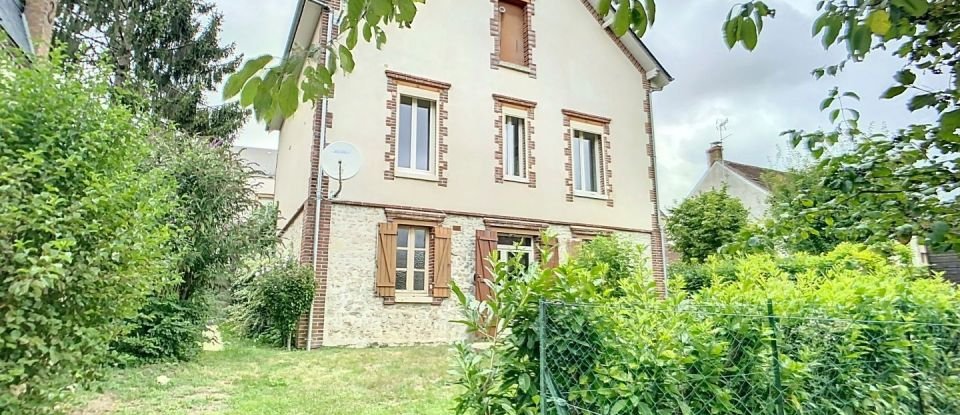 Maison 3 pièces de 94 m² à Château-Renard (45220)