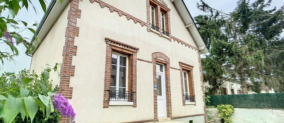 Maison 3 pièces de 94 m² à Château-Renard (45220)