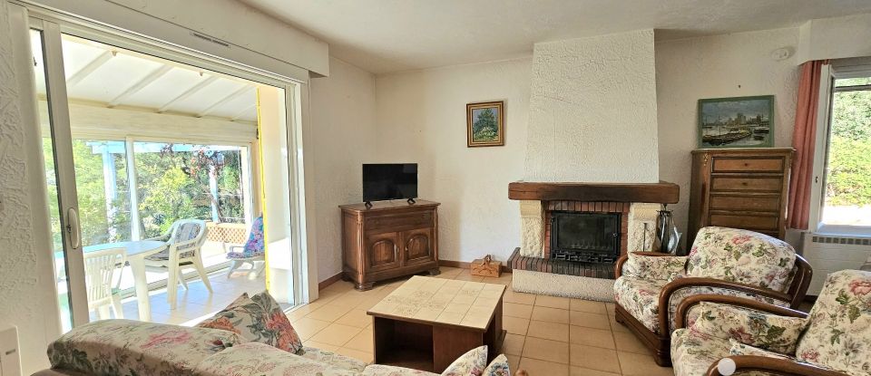 Traditional house 5 rooms of 90 m² in Roquebrune-sur-Argens (83520)