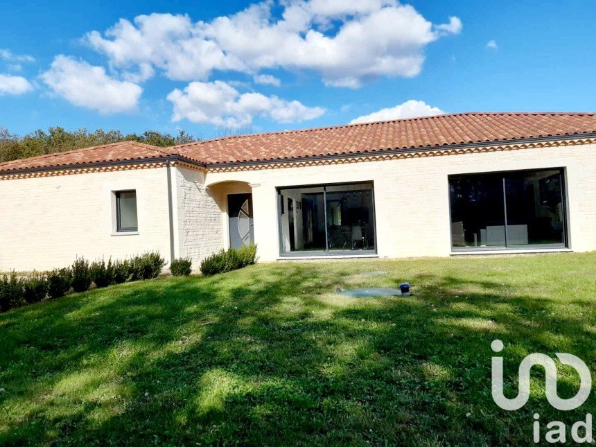 Maison traditionnelle 5 pièces de 180 m² à La Chapelle-Aubareil (24290)