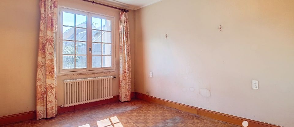 Traditional house 6 rooms of 111 m² in Pouldreuzic (29710)