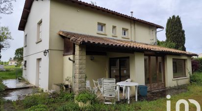 House 6 rooms of 146 m² in Loulay (17330)