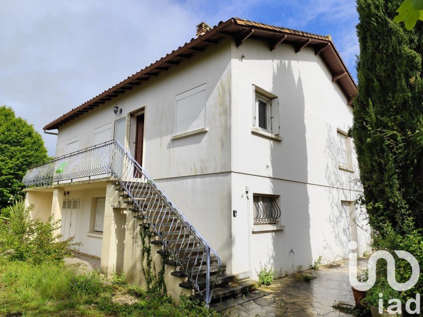 Maison 6 pièces de 146 m² à Loulay (17330)