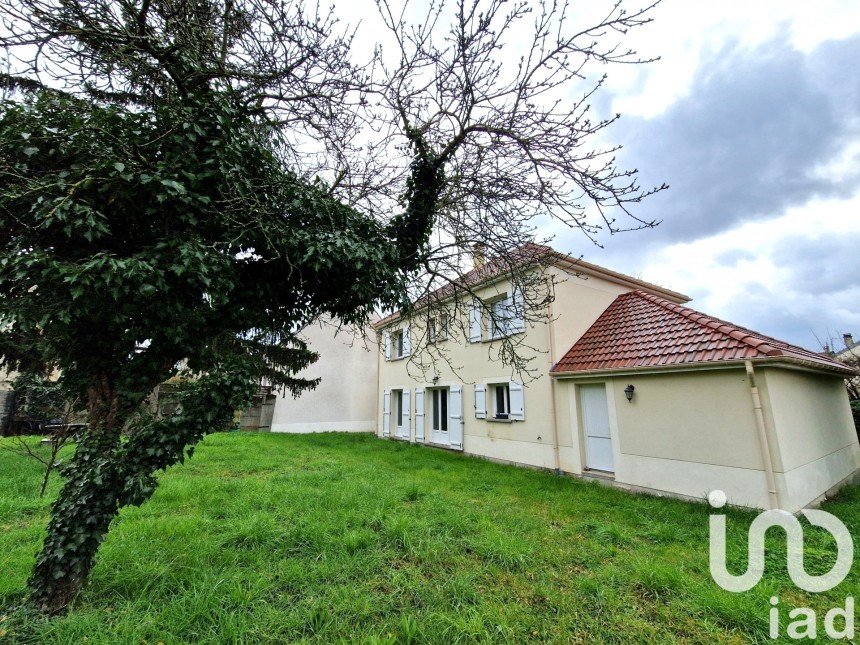 House 6 rooms of 141 m² in Le Pin (77181)