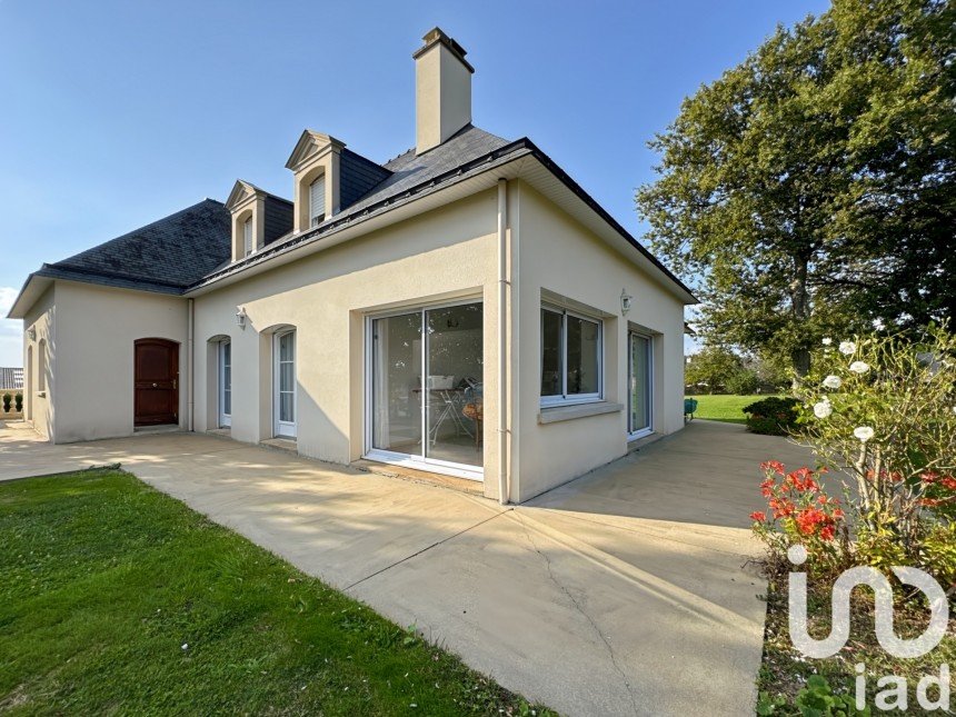 Maison 9 pièces de 250 m² à Carentoir (56910)