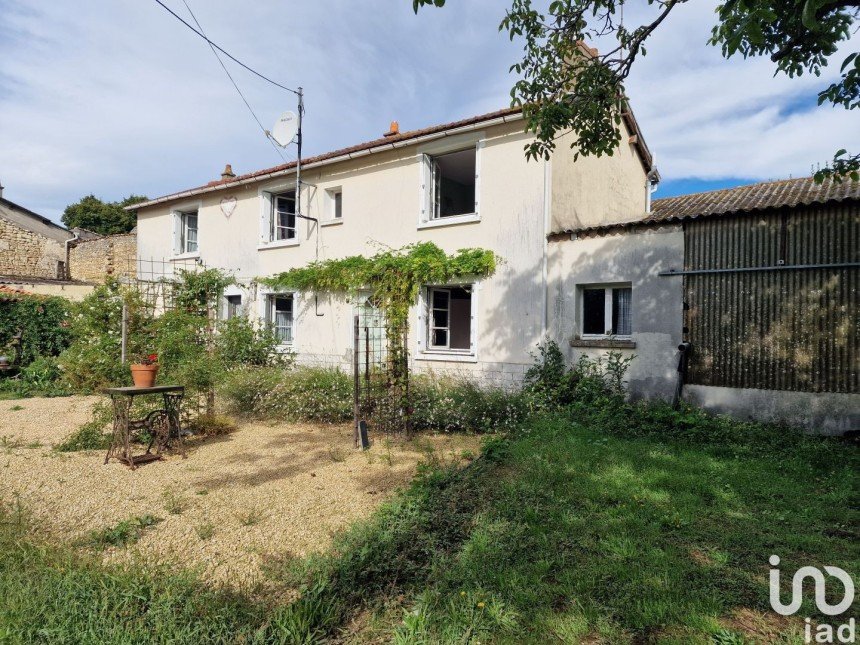 Maison de village 4 pièces de 134 m² à Saint-Macaire-du-Bois (49260)