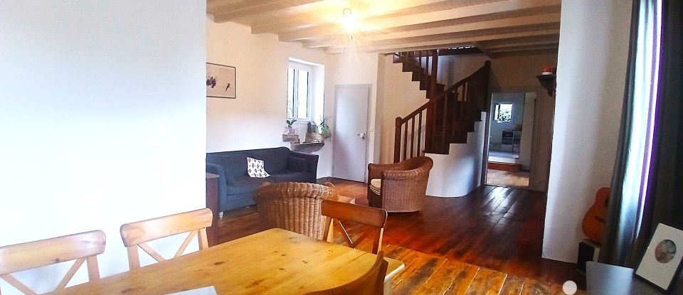 Village house 6 rooms of 160 m² in Douelle (46140)