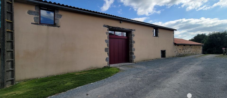 Longère 5 pièces de 217 m² à Saint-Mesmin (85700)