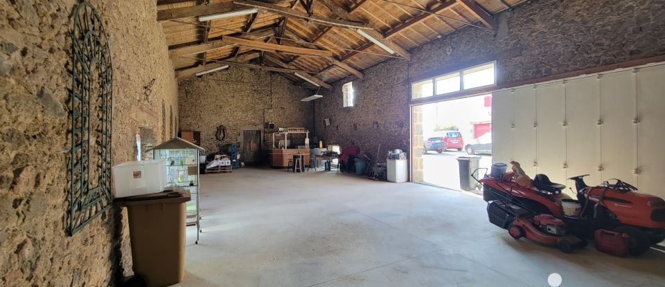 Longère 5 pièces de 217 m² à Saint-Mesmin (85700)