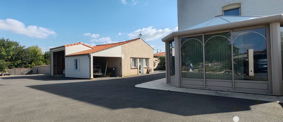 House 5 rooms of 130 m² in La Taillée (85450)