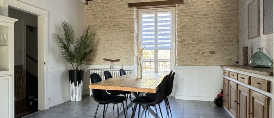 House 6 rooms of 147 m² in Sainte-Lizaigne (36260)