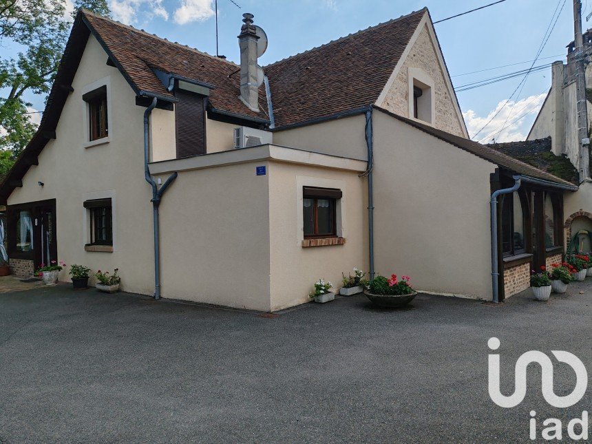 House 5 rooms of 125 m² in Fontenay-sur-Loing (45210)