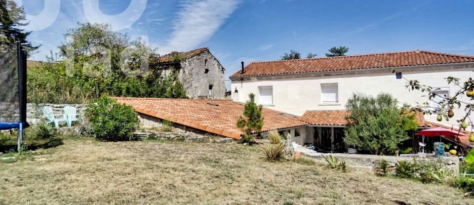 Maison 5 pièces de 163 m² à Sireuil (16440)