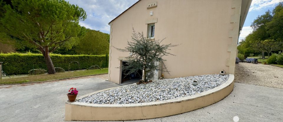 Maison 6 pièces de 145 m² à Mouthiers-sur-Boëme (16440)