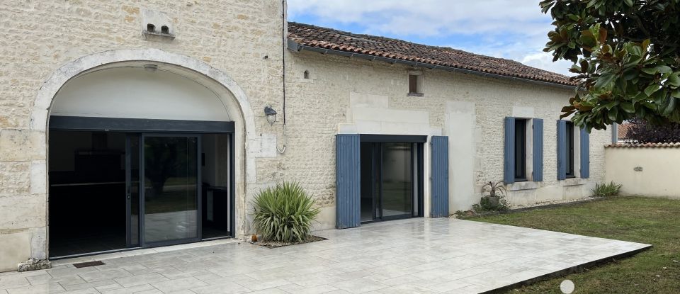 Longère 6 pièces de 204 m² à Germignac (17520)