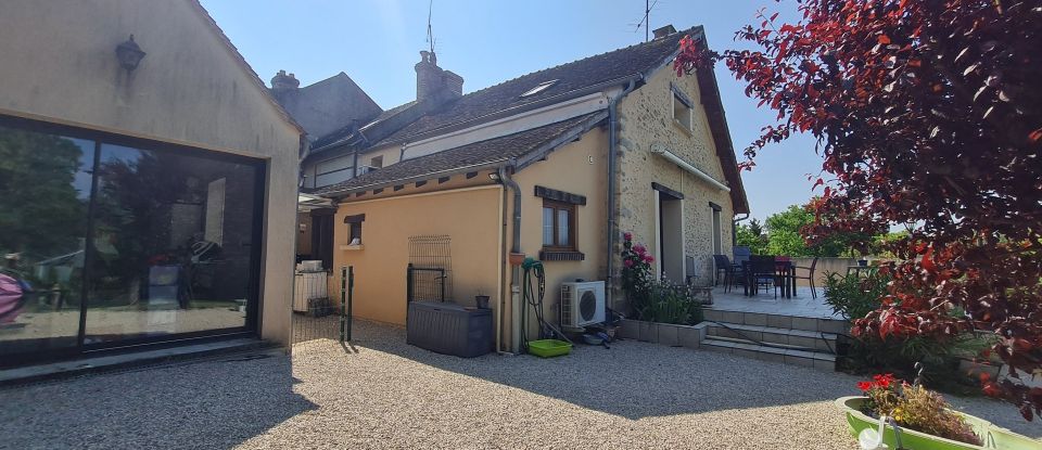 Village house 5 rooms of 120 m² in Courtomer (77390)