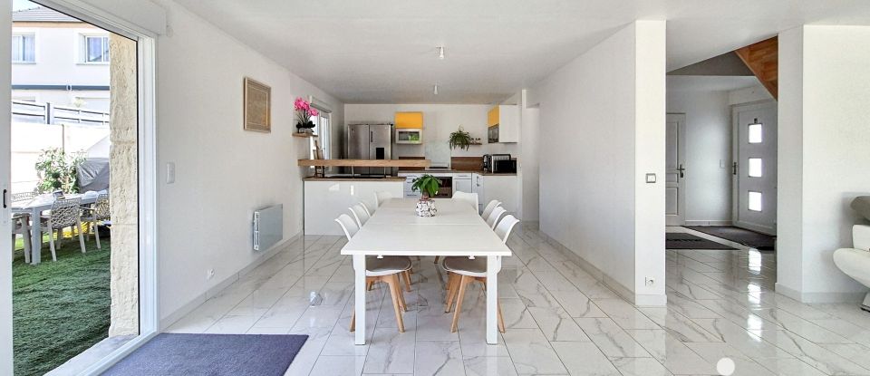 Maison 6 pièces de 150 m² à Bouleurs (77580)