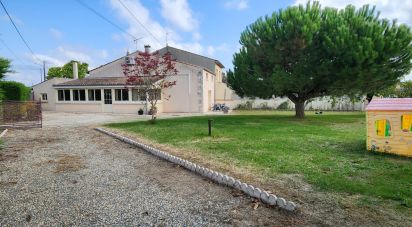 Traditional house 5 rooms of 125 m² in Reignac (33860)