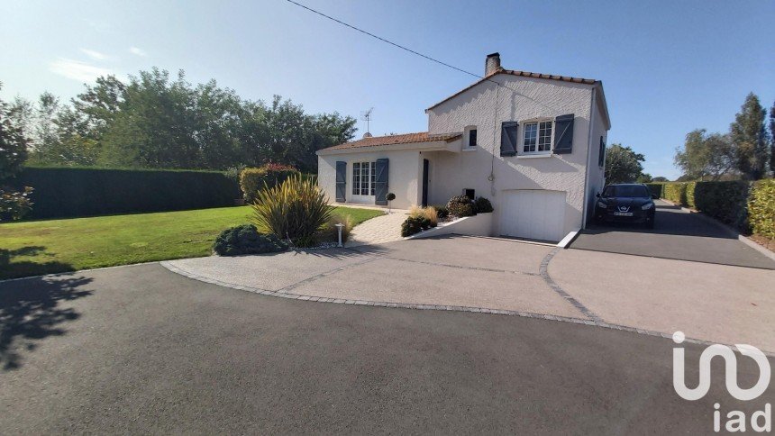 House 6 rooms of 120 m² in La Boissière-des-Landes (85430)