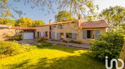 Traditional house 5 rooms of 180 m² in Montréverd (85260)