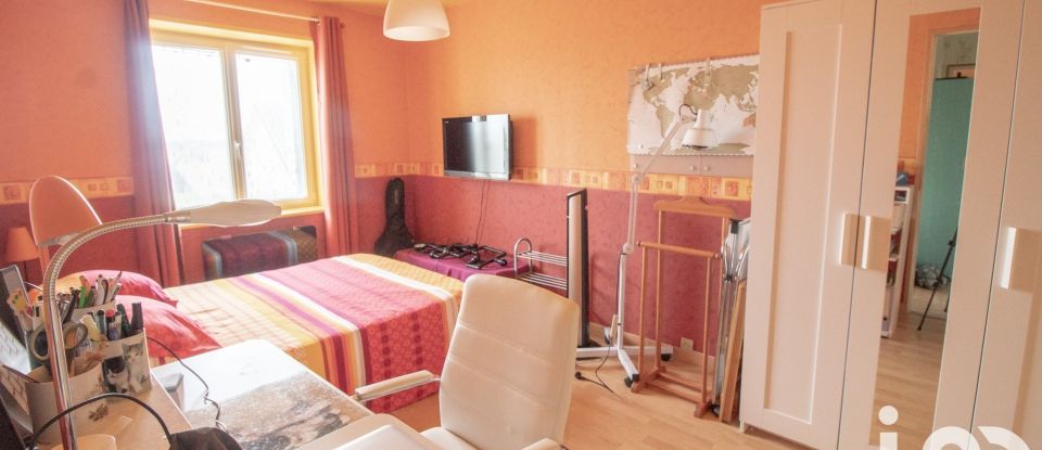 Traditional house 7 rooms of 137 m² in Beynes (78650)