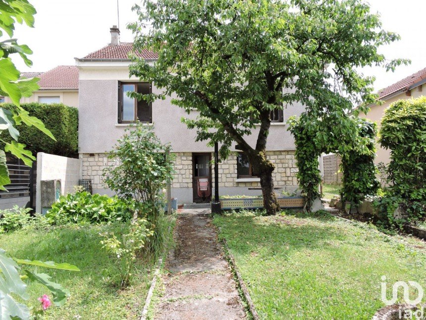 House 5 rooms of 210 m² in Antony (92160)