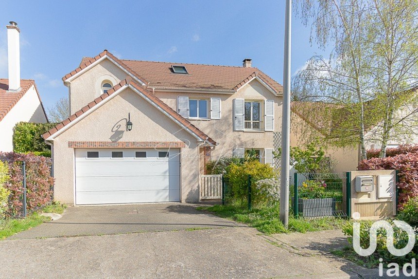 Maison traditionnelle 8 pièces de 165 m² à Méry-sur-Oise (95540)