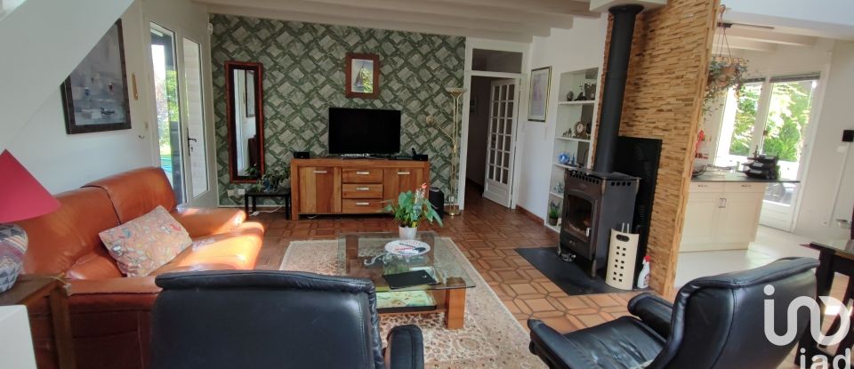 Traditional house 5 rooms of 135 m² in Soustons (40140)