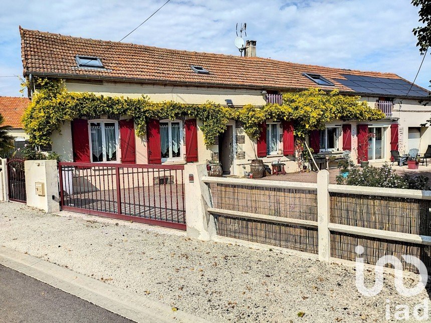 Longere 6 rooms of 132 m² in Saint-Mesmin (10280)