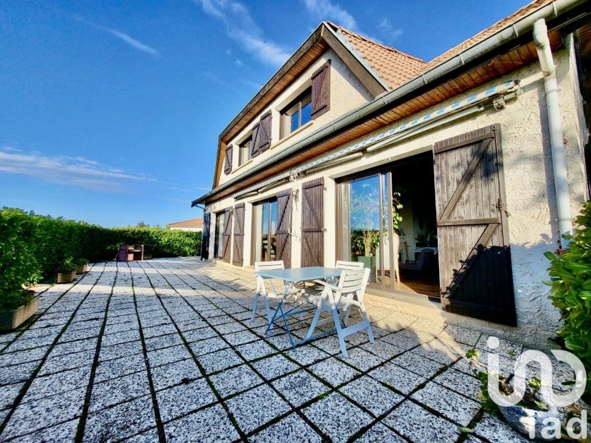 Maison 6 pièces de 145 m² à Saint-Héand (42570)