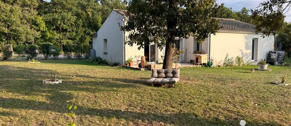 House 4 rooms of 101 m² in Benon (17170)