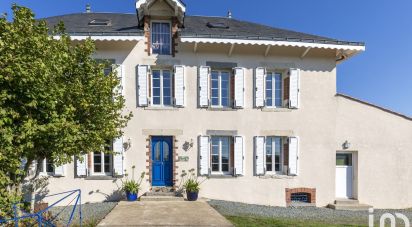 House 9 rooms of 225 m² in Pouzauges (85700)