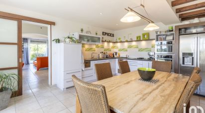 Maison 9 pièces de 225 m² à Pouzauges (85700)