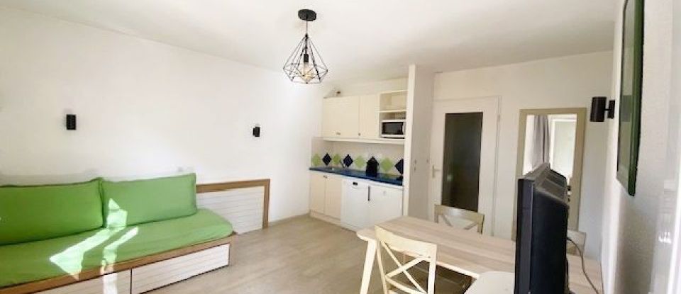 Apartment 2 rooms of 35 m² in Saint-Raphaël (83700)