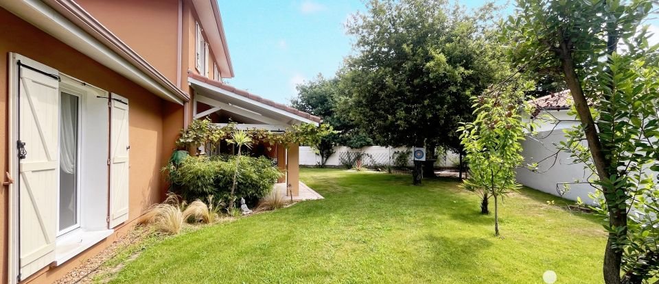 Maison traditionnelle 7 pièces de 156 m² à Gujan-Mestras (33470)