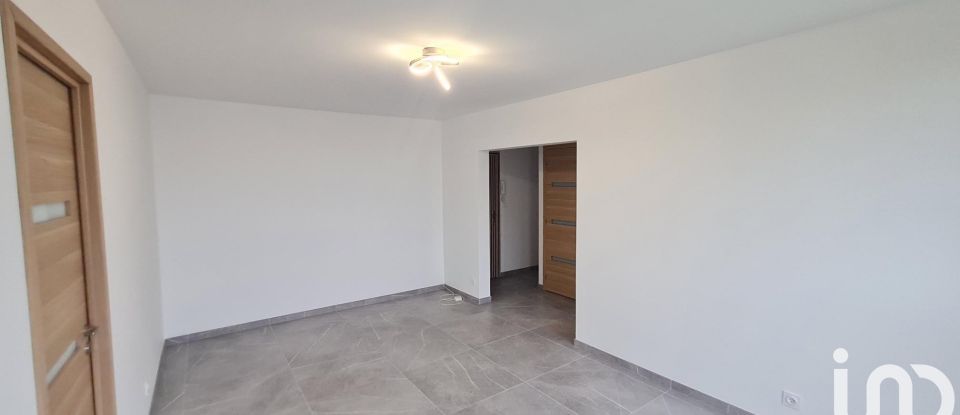 Apartment 3 rooms of 58 m² in Villars (42390)