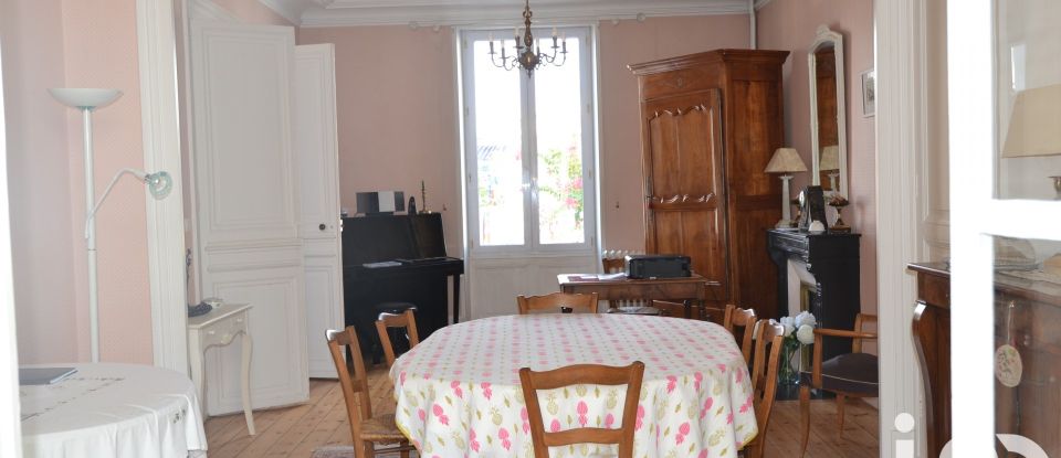 Maison de ville 8 pièces de 177 m² à Jarnac (16200)