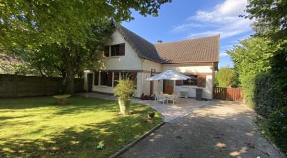 House 8 rooms of 190 m² in Seine-Port (77240)