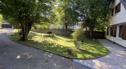 House 8 rooms of 190 m² in Seine-Port (77240)